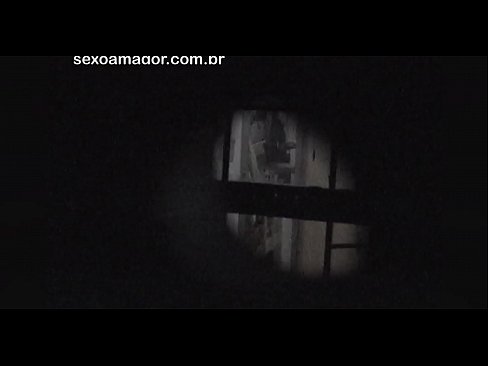 ❤️ Blondie dirakam video secara rahsia oleh intip kawasan kejiranan yang tersembunyi di sebalik batu bata kosong Lucah di lucah ms.epicpornvideos-com.ru