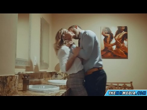 ❤️ Apabila awek berambut perang menggoda anda di tandas awam Lucah di lucah ms.epicpornvideos-com.ru